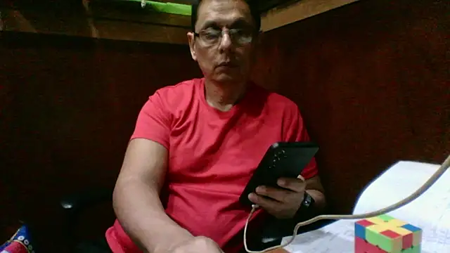Snapshot of MarcusKelvin chatting on 11/04/25, 03:55 MarcusKelvin online show from 11/04/25, 03:55