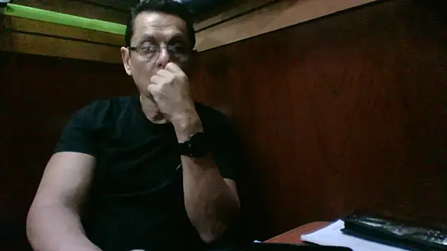 Snapshot of MarcusKelvin chatting on 11/12/25, 02:39 MarcusKelvin online show from 11/12/25, 02:39