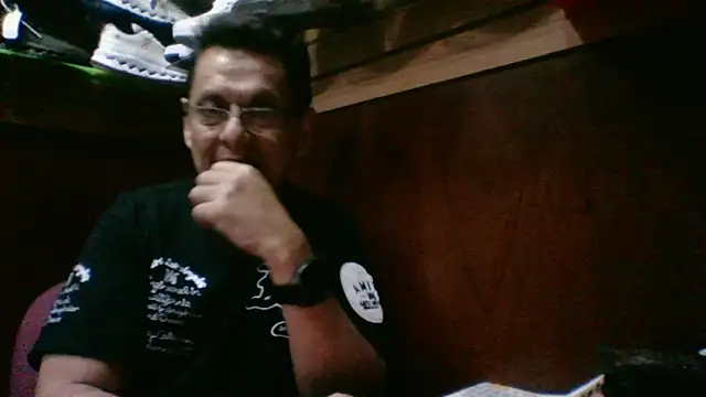 Snapshot of MarcusKelvin chatting on 11/21/25, 07:45 MarcusKelvin online show from 11/21/25, 07:45