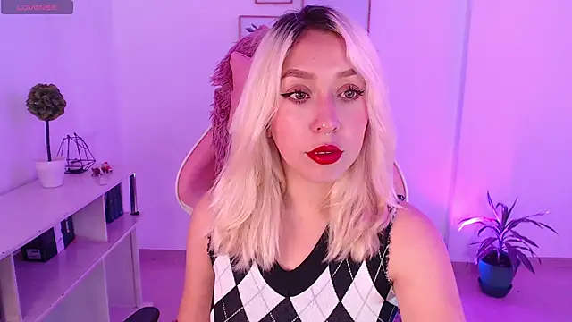 Snapshot of Dahlia__espresso chatting on 01/31/25, 04:38 Dahlia espresso online show from 01/31/25, 04:38