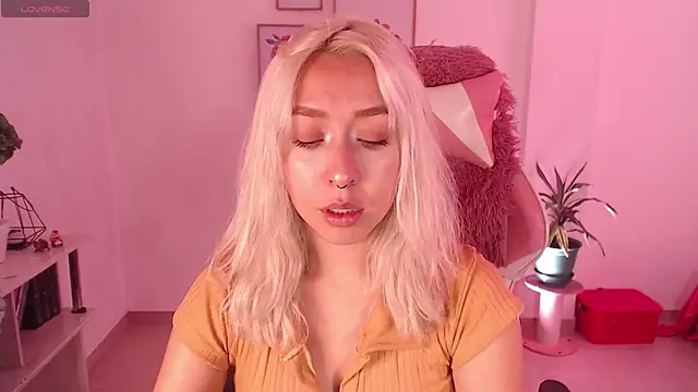 Snapshot of Dahlia__espresso chatting on 02/12/25, 06:19 Dahlia espresso online show from 02/12/25, 06:19