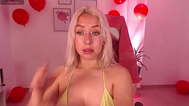 Snapshot of Dahlia__espresso chatting on 02/19/25, 06:00 Dahlia espresso online show from 02/19/25, 06:00