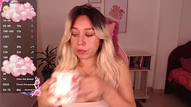 Snapshot of Dahlia__espresso chatting on 09/22/25, 06:54 Dahlia espresso online show from 09/22/25, 06:54