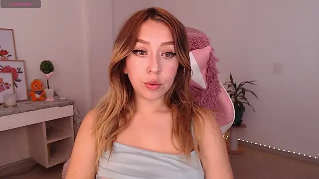 Snapshot of Dahlia__espresso chatting on 11/11/25, 06:19 Dahlia espresso online show from 11/11/25, 06:19