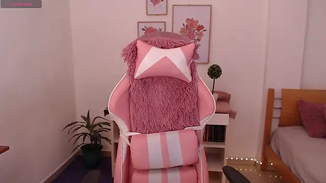 Snapshot of Dahlia__espresso chatting on 02/18/26, 08:05 Dahlia espresso online show from 02/18/26, 08:05