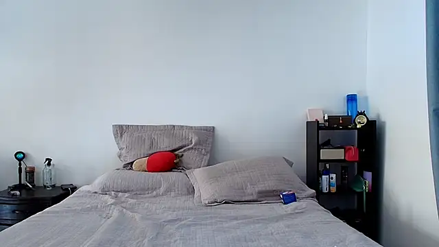 anika lowen02 online show from 03/18/25, 02:26