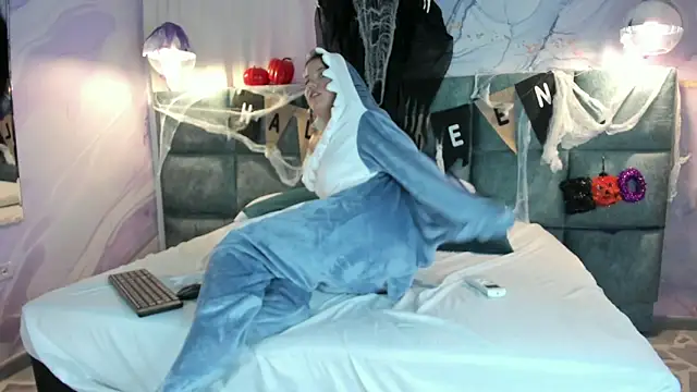 MelaniieRoux online show from 10/28/25, 07:38