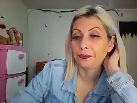 alixia81 online show from 12/13/24, 12:06