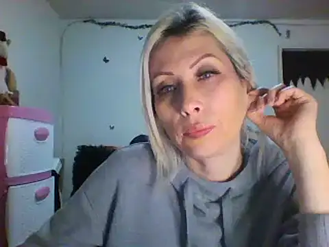 alixia81 online show from 12/21/24, 11:24