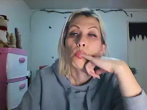 alixia81 online show from 12/22/24, 02:28