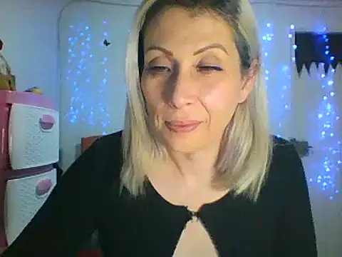 alixia81 online show from 02/18/25, 11:41