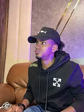 AaronCruz  online show from 03/12/25, 07:38