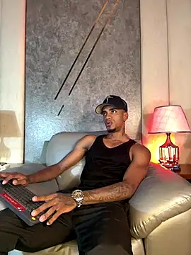 AaronCruz  online show from 11/18/25, 08:46