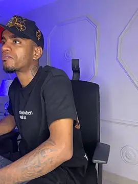 Snapshot of AaronCruz_ chatting on 01/13/26, 07:41 AaronCruz online show from 01/13/26, 07:41