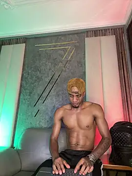 Snapshot of AaronCruz_ chatting on 02/06/26, 04:39 AaronCruz online show from 02/06/26, 04:39