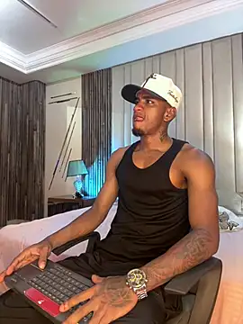 Snapshot of AaronCruz_ chatting on 02/07/26, 03:32 AaronCruz online show from 02/07/26, 03:32