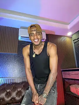 Snapshot of AaronCruz_ chatting on 02/10/26, 03:43 AaronCruz online show from 02/10/26, 03:43