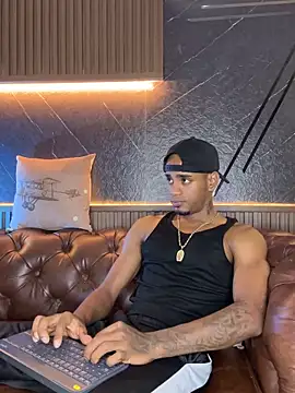 Snapshot of AaronCruz_ chatting on 02/11/26, 01:32 AaronCruz online show from 02/11/26, 01:32