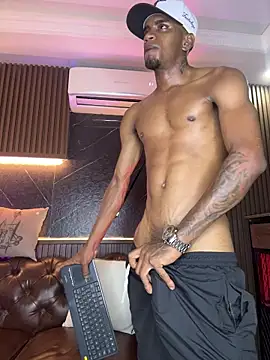 Snapshot of AaronCruz_ chatting on 02/14/26, 10:56 AaronCruz online show from 02/14/26, 10:56