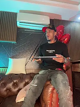 Snapshot of AaronCruz_ chatting on 02/15/26, 04:42 AaronCruz online show from 02/15/26, 04:42