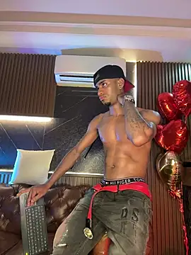 Snapshot of AaronCruz_ chatting on 02/15/26, 01:20 AaronCruz online show from 02/15/26, 01:20