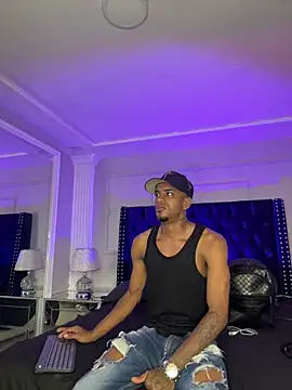 Snapshot of AaronCruz_ chatting on 02/26/26, 01:59 AaronCruz online show from 02/26/26, 01:59