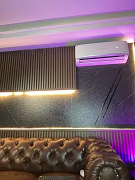 Snapshot of AaronCruz_ chatting on 03/07/26, 01:35 AaronCruz online show from 03/07/26, 01:35