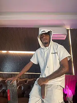 Snapshot of AaronCruz_ chatting on 03/13/26, 02:45 AaronCruz online show from 03/13/26, 02:45