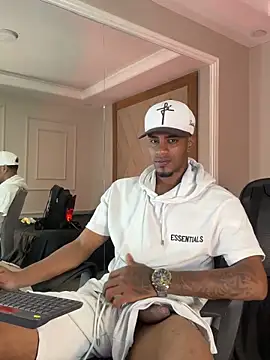 Snapshot of AaronCruz_ chatting on 03/18/26, 10:46 AaronCruz online show from 03/18/26, 10:46