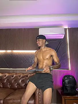 Snapshot of AaronCruz_ chatting on 03/27/26, 04:51 AaronCruz online show from 03/27/26, 04:51