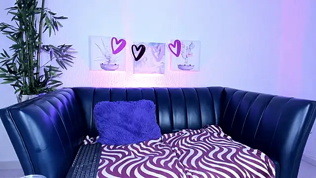 Snapshot of Harmony_Malkova chatting on 02/18/25, 06:37 Harmony Malkova online show from 02/18/25, 06:37