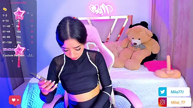 Snapshot of Miia77_ chatting on 09/17/25, 03:30 Miia77  online show from 09/17/25, 03:30