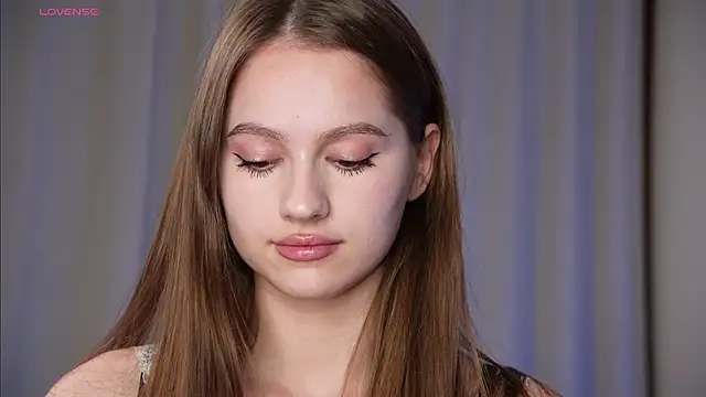 Snapshot of hecola chatting on 04/14/26, 01:17 hecola online show from 04/14/26, 01:17