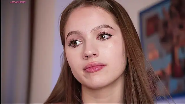 Snapshot of hecola chatting on 04/21/26, 12:44 hecola online show from 04/21/26, 12:44