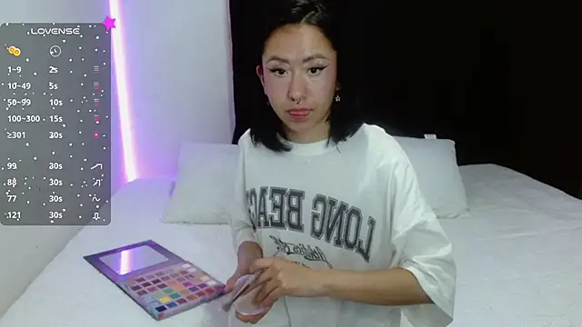 Snapshot of Anne_Nicholson chatting on 12/21/24, 02:30 Anne Nicholson online show from 12/21/24, 02:30