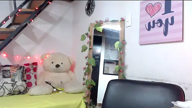 luna sky83 online show from 12/15/24, 04:04