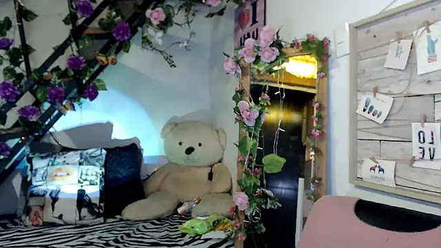 Snapshot of luna_sky83 chatting on 07/04/26, 05:57 luna sky83 online show from 07/04/26, 05:57