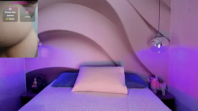 Snapshot of LottiCarter chatting on 04/07/26, 08:09 LottiCarter online show from 04/07/26, 08:09