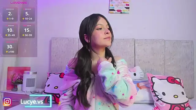 Snapshot of LucyEvans_ chatting on 10/06/25, 03:37 LucyEvans online show from 10/06/25, 03:37