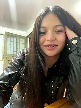 Snapshot of LucyEvans_ chatting on 10/20/25, 05:41 LucyEvans online show from 10/20/25, 05:41