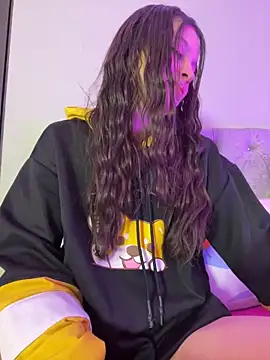 Snapshot of LucyEvans_ chatting on 11/03/25, 04:58 LucyEvans online show from 11/03/25, 04:58