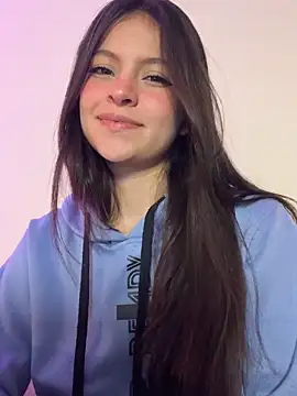 Snapshot of LucyEvans_ chatting on 11/11/25, 04:34 LucyEvans online show from 11/11/25, 04:34