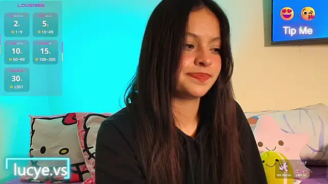 Snapshot of LucyEvans_ chatting on 11/17/25, 04:07 LucyEvans online show from 11/17/25, 04:07