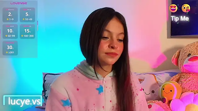 Snapshot of LucyEvans_ chatting on 11/18/25, 03:45 LucyEvans online show from 11/18/25, 03:45