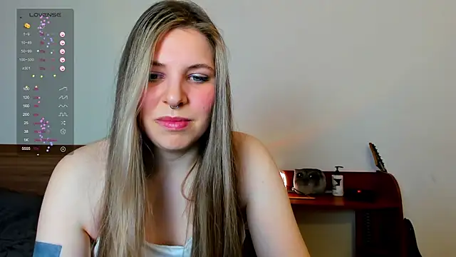 Snapshot of Annie_aww chatting on 02/10/25, 01:57 Annie aww online show from 02/10/25, 01:57