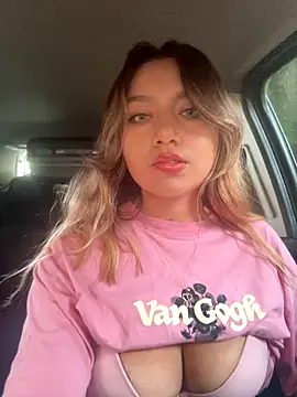 Snapshot of amanda-medrano1 chatting on 12/22/25, 04:59 amanda-medrano1 online show from 12/22/25, 04:59