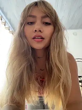 Snapshot of amanda-medrano1 chatting on 03/04/26, 02:12 amanda-medrano1 online show from 03/04/26, 02:12