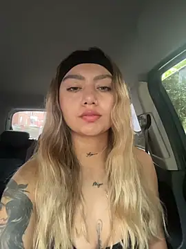 Snapshot of amanda-medrano1 chatting on 03/26/26, 03:06 amanda-medrano1 online show from 03/26/26, 03:06