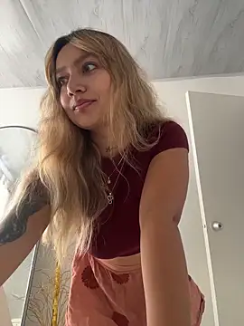 Snapshot of amanda-medrano1 chatting on 04/06/26, 03:13 amanda-medrano1 online show from 04/06/26, 03:13