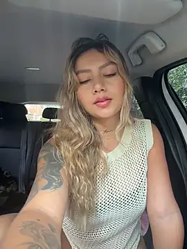 amanda-medrano1 online show from 05/19/26, 02:01